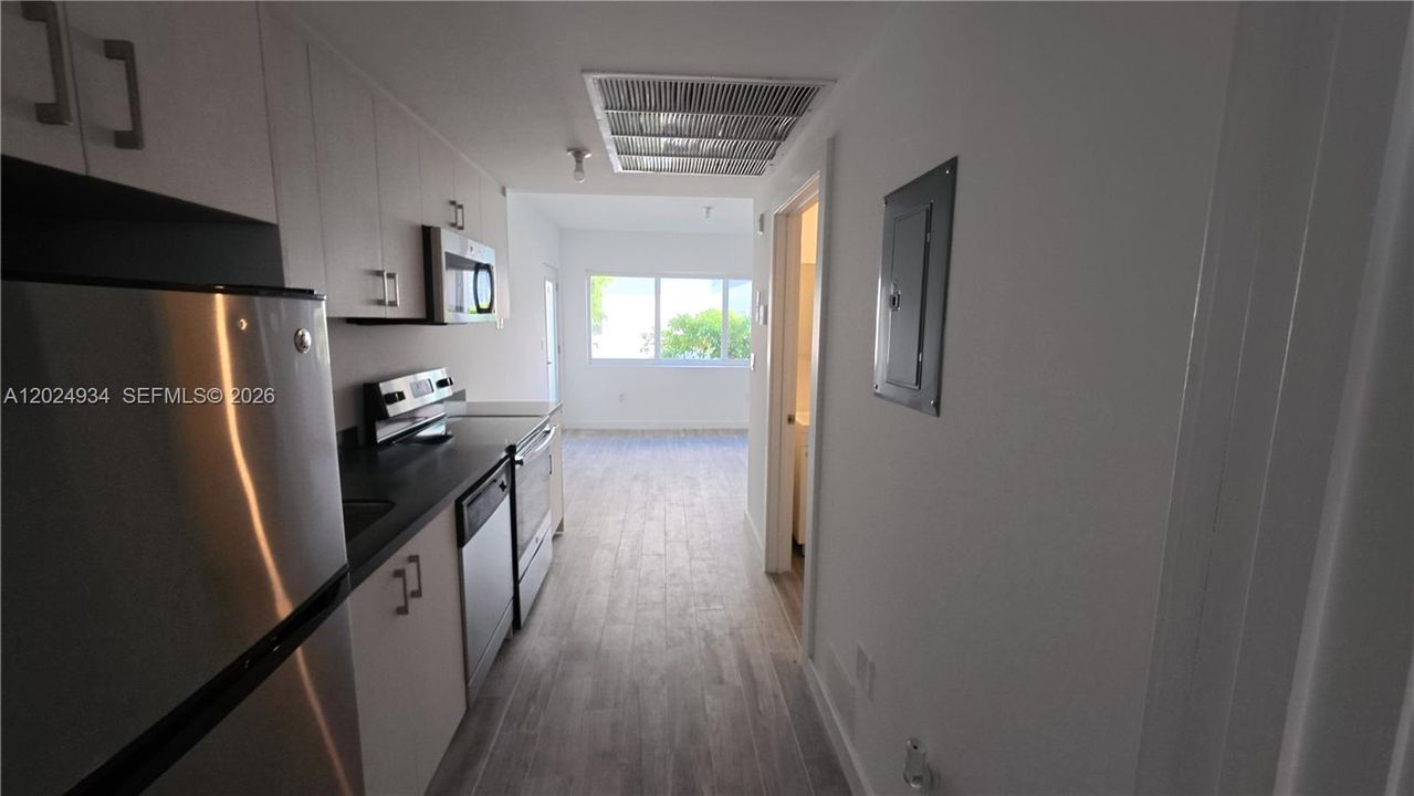 For Rent: $2,200 (1 beds, 1 baths, 422 Square Feet)