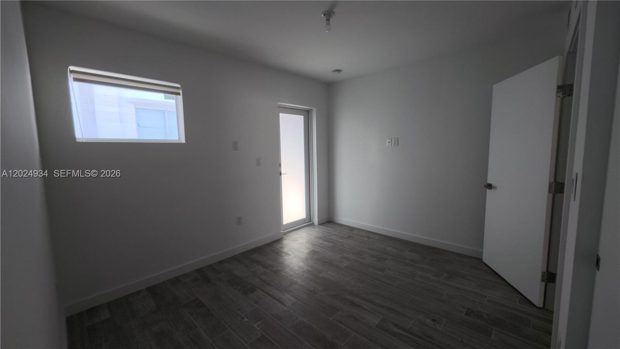 For Rent: $2,200 (1 beds, 1 baths, 422 Square Feet)