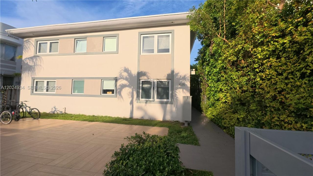 For Rent: $2,200 (1 beds, 1 baths, 422 Square Feet)