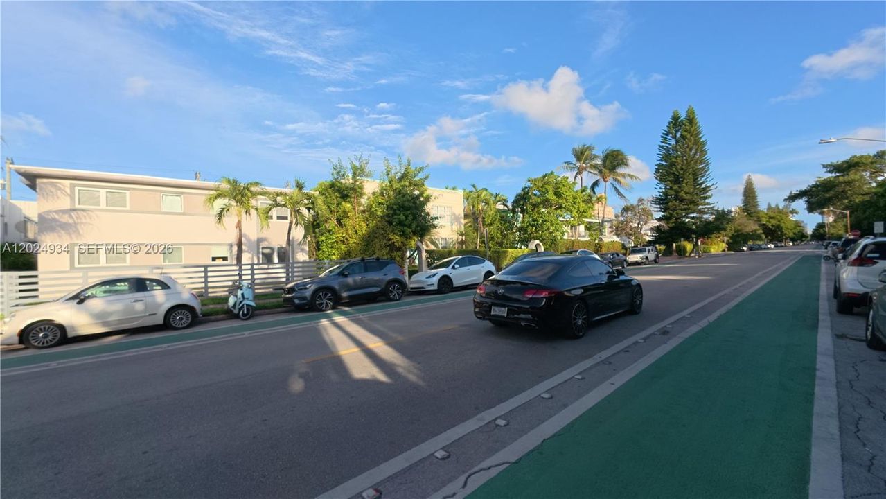 For Rent: $2,200 (1 beds, 1 baths, 422 Square Feet)