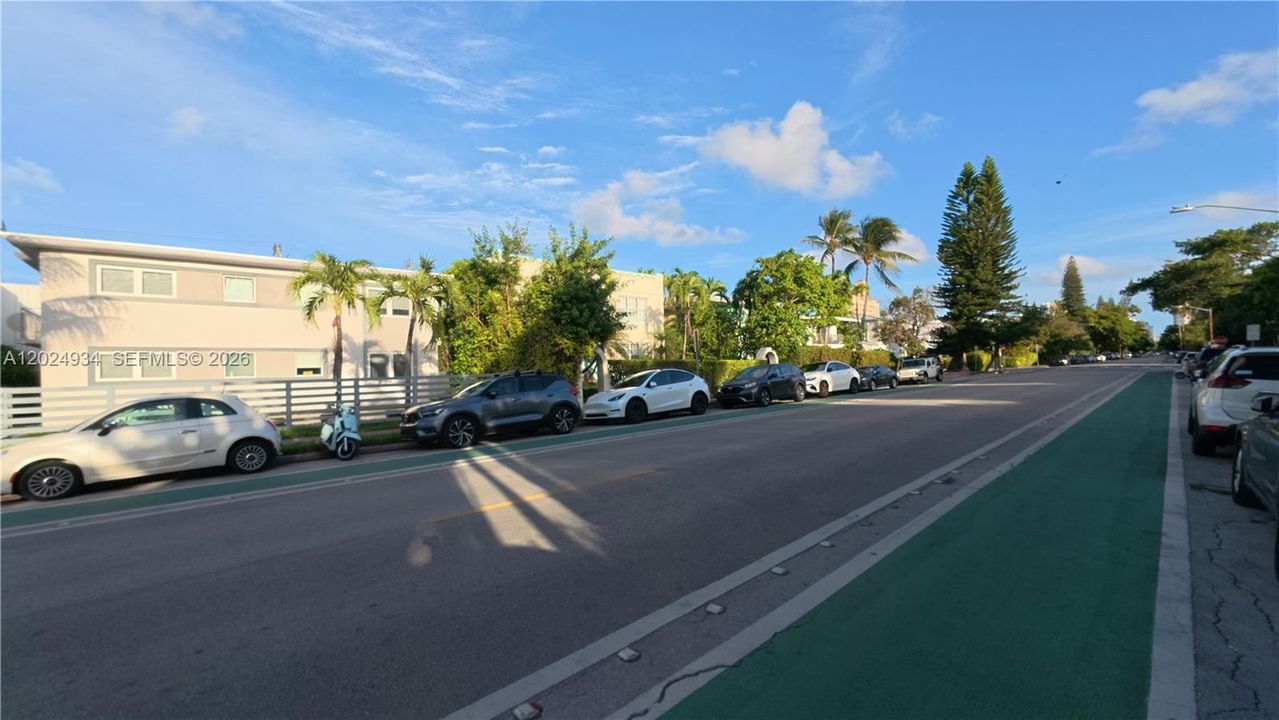 For Rent: $2,200 (1 beds, 1 baths, 422 Square Feet)