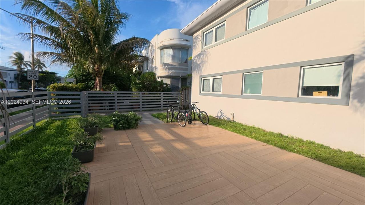 For Rent: $2,200 (1 beds, 1 baths, 422 Square Feet)