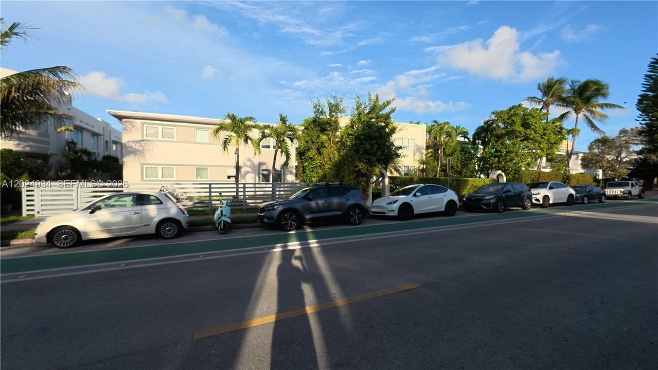 For Rent: $2,200 (1 beds, 1 baths, 422 Square Feet)