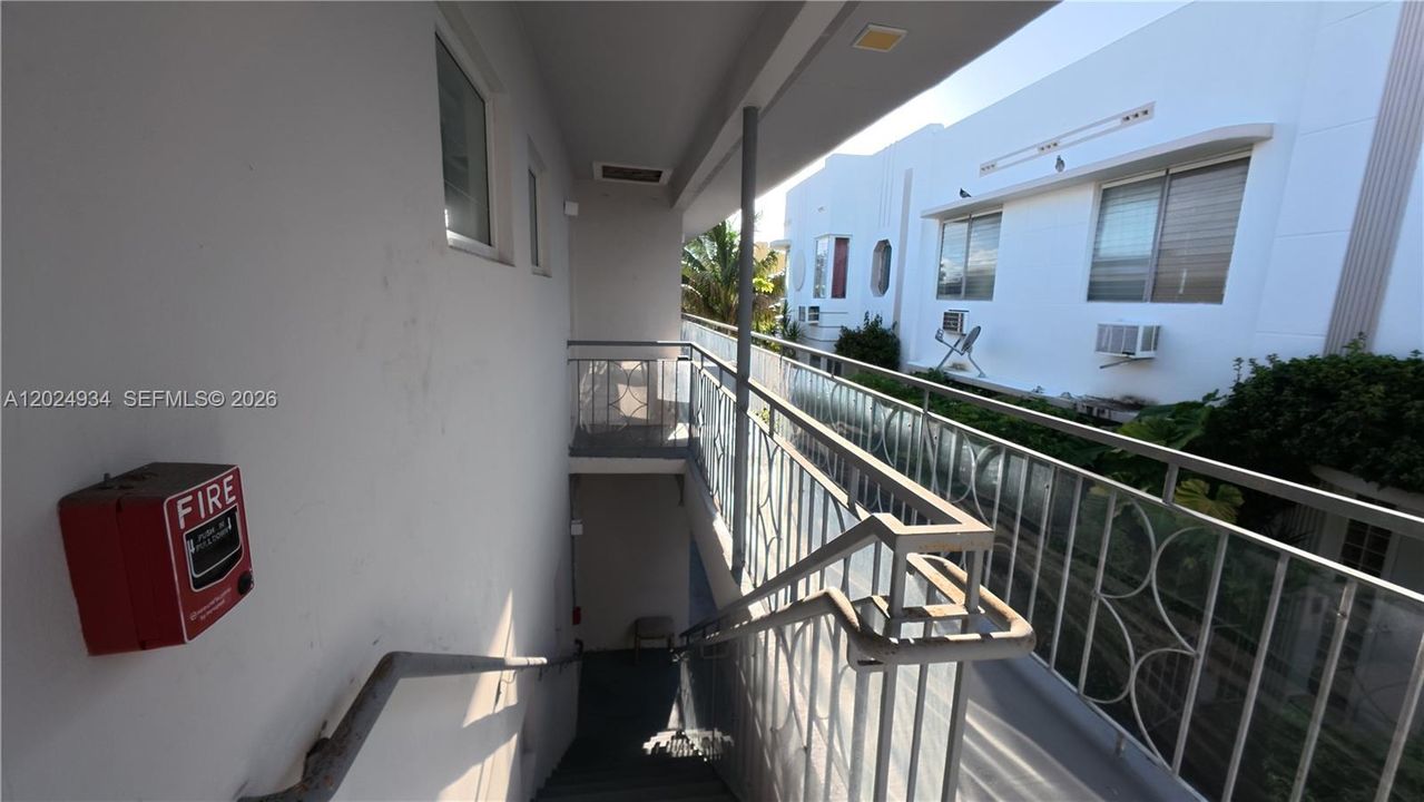 For Rent: $2,200 (1 beds, 1 baths, 422 Square Feet)