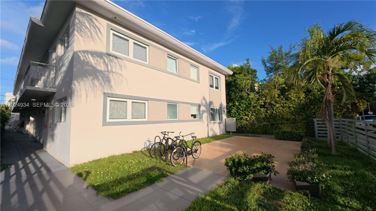 For Rent: $2,200 (1 beds, 1 baths, 422 Square Feet)