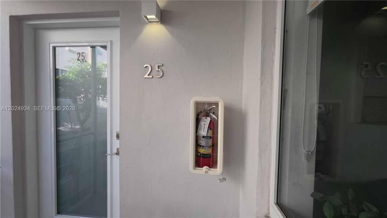 For Rent: $2,200 (1 beds, 1 baths, 422 Square Feet)