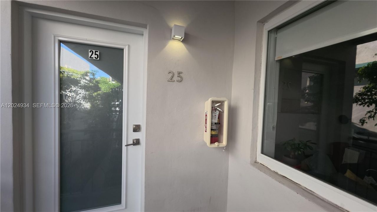 For Rent: $2,200 (1 beds, 1 baths, 422 Square Feet)