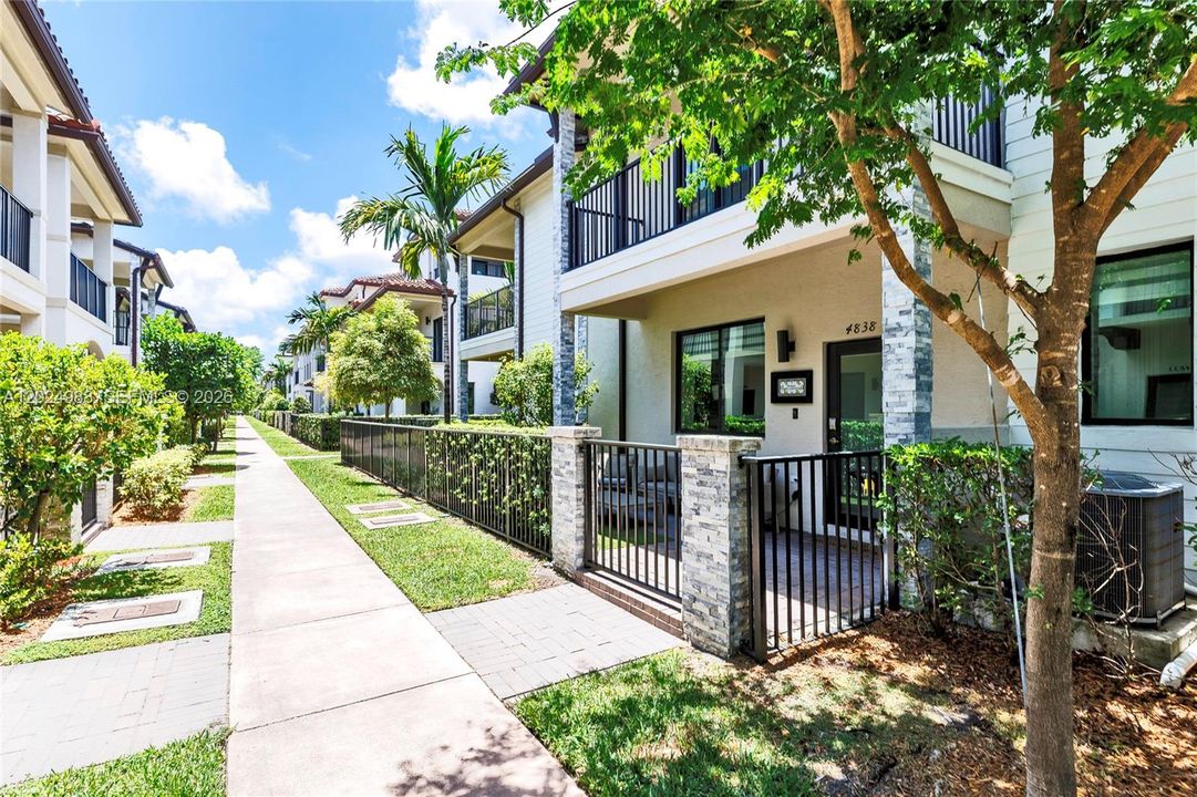 Vendido Recientemente: $670,000 (3 camas, 2 baños, 1604 Pies cuadrados)