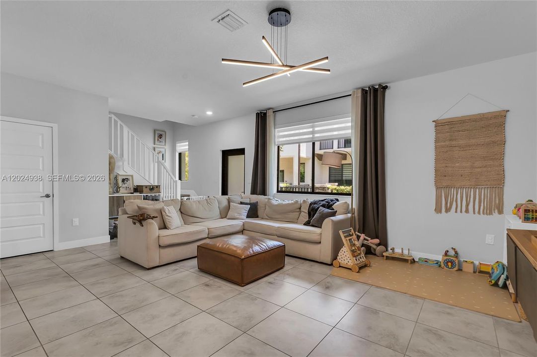 Vendido Recientemente: $670,000 (3 camas, 2 baños, 1604 Pies cuadrados)