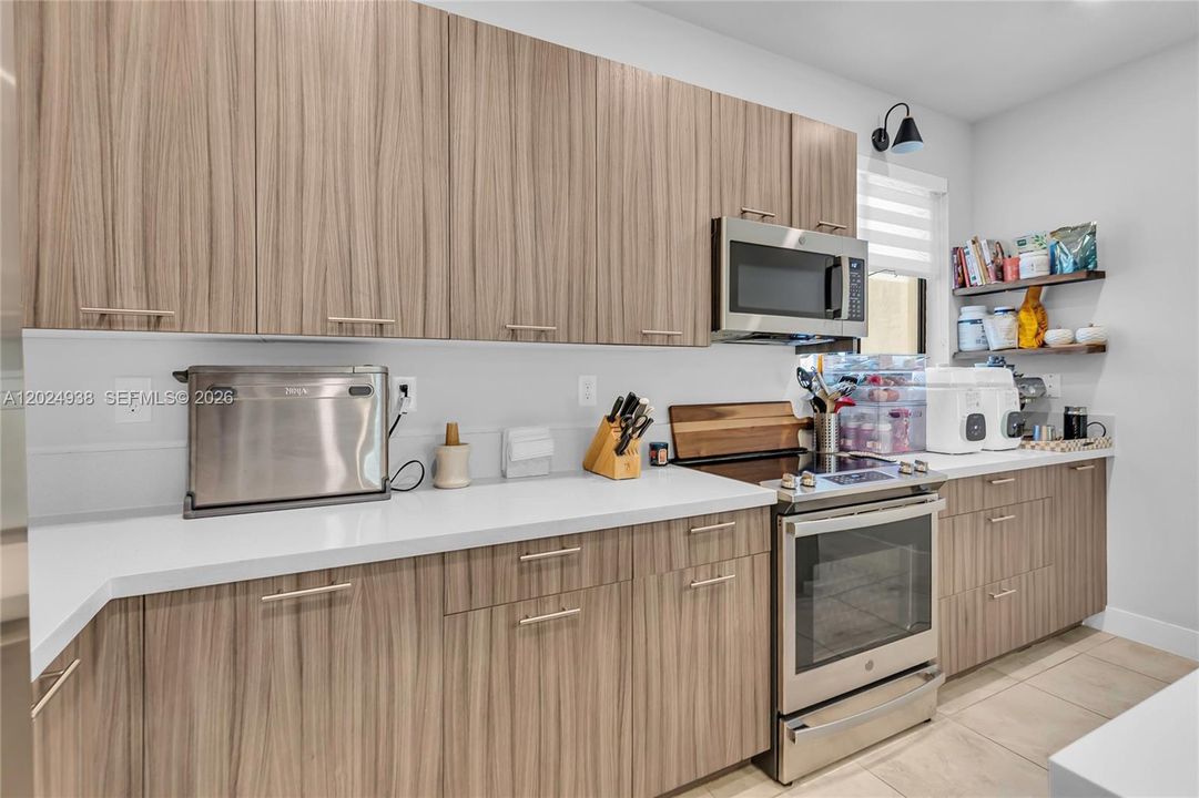 Vendido Recientemente: $670,000 (3 camas, 2 baños, 1604 Pies cuadrados)