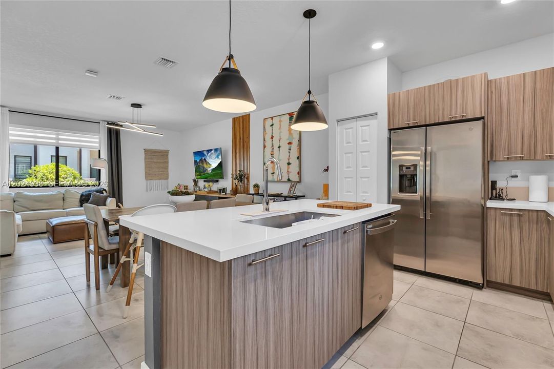Vendido Recientemente: $670,000 (3 camas, 2 baños, 1604 Pies cuadrados)