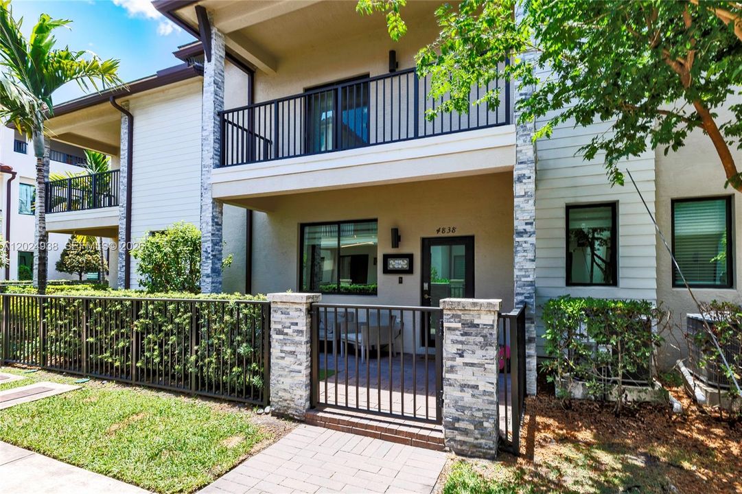 Vendido Recientemente: $670,000 (3 camas, 2 baños, 1604 Pies cuadrados)