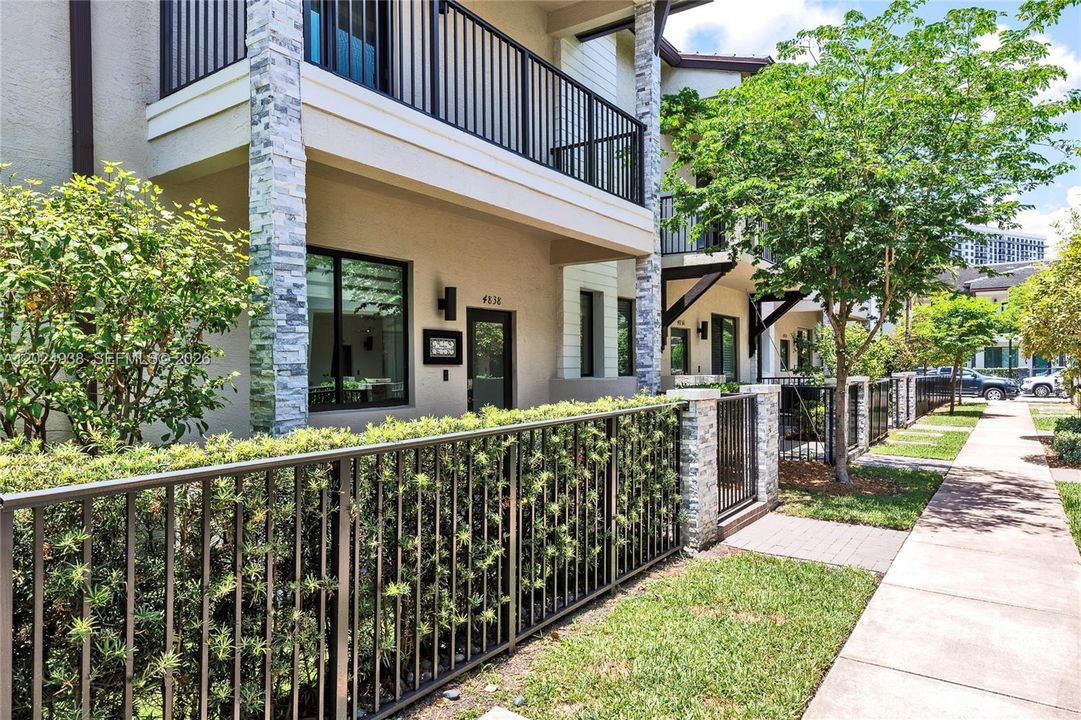 Vendido Recientemente: $670,000 (3 camas, 2 baños, 1604 Pies cuadrados)