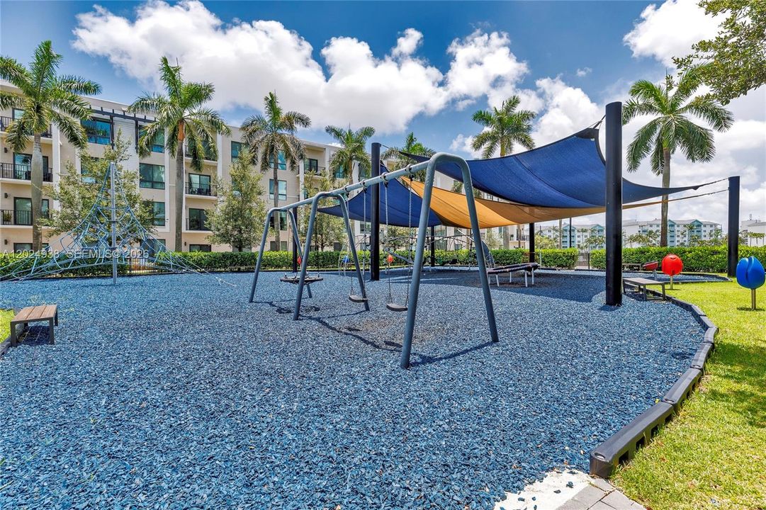Vendido Recientemente: $670,000 (3 camas, 2 baños, 1604 Pies cuadrados)