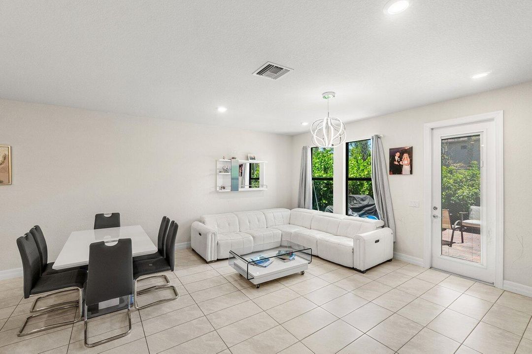 012-4824ChantillyRoad-LakeWorth-FL-33467