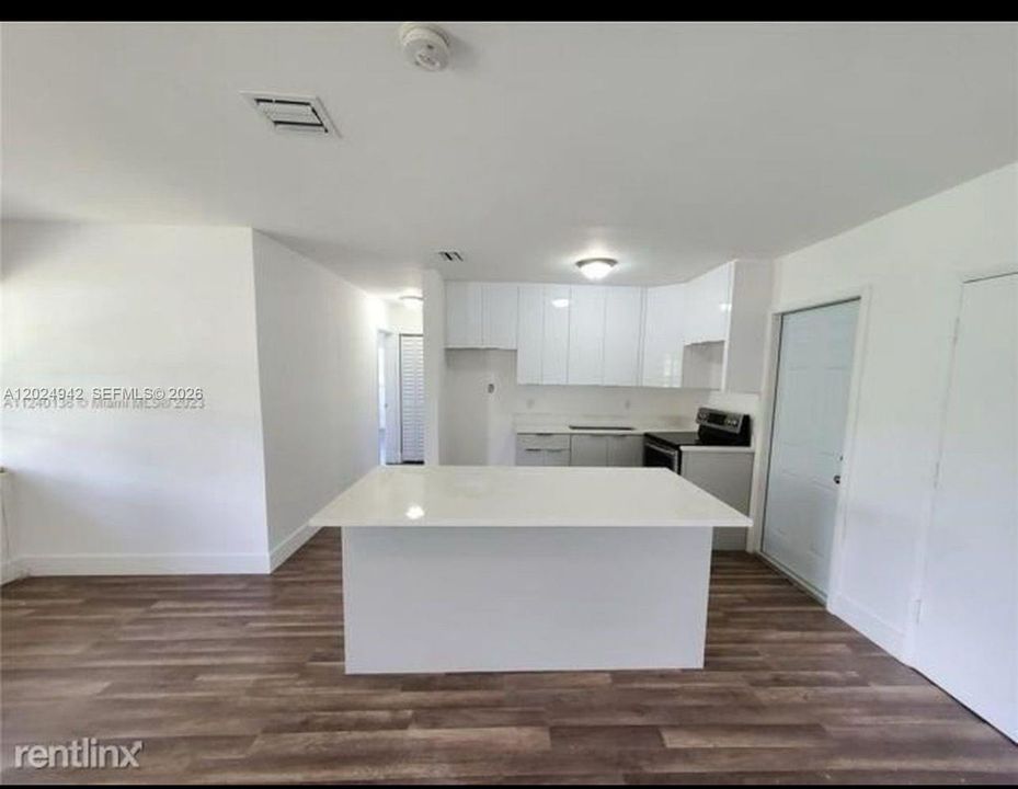 For Sale: $500,000 (3 beds, 2 baths, 1026 Square Feet)