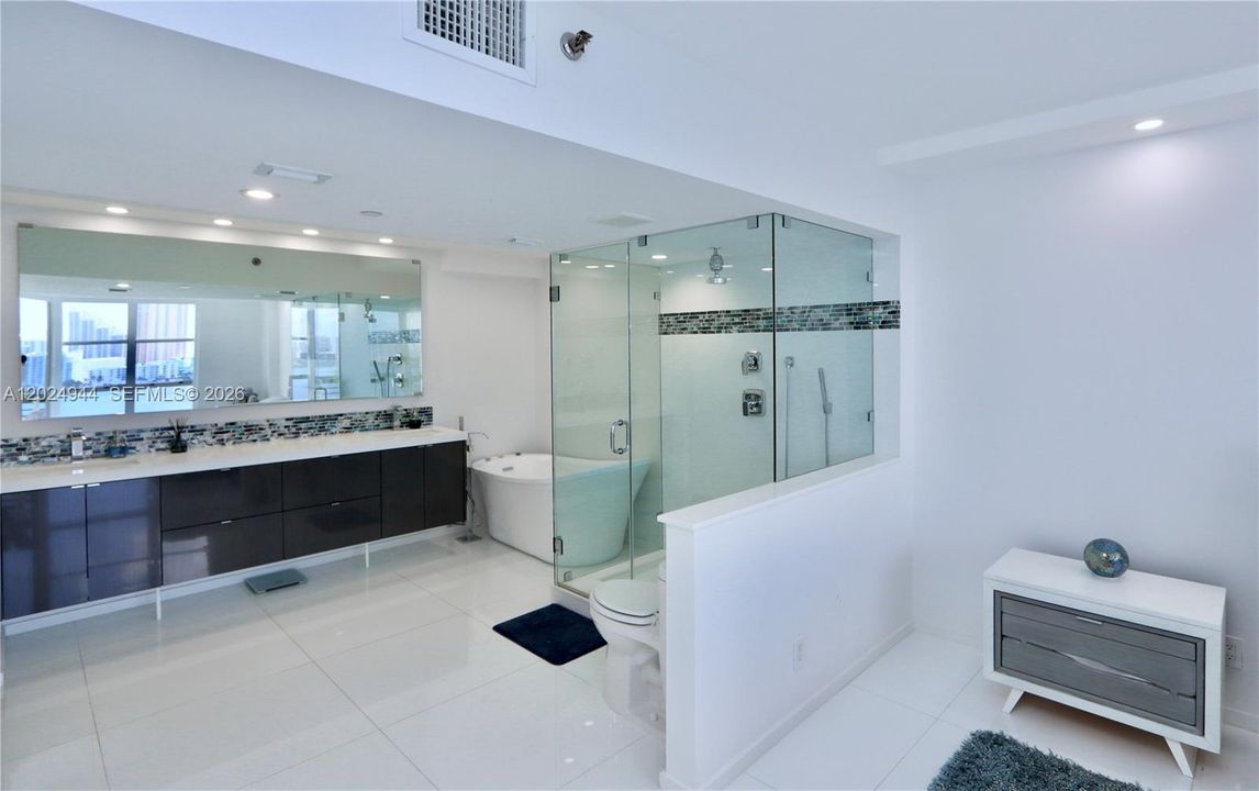 В аренду: $3,900 (1 спален, 1 ванн, 1050 Квадратных фут)