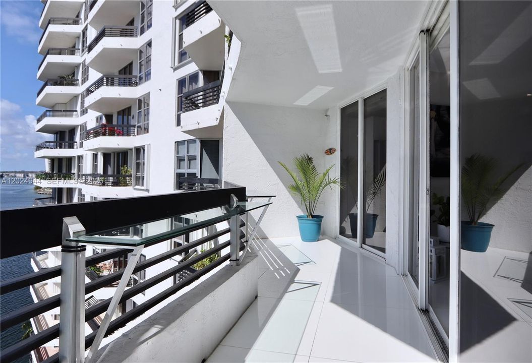 В аренду: $3,900 (1 спален, 1 ванн, 1050 Квадратных фут)