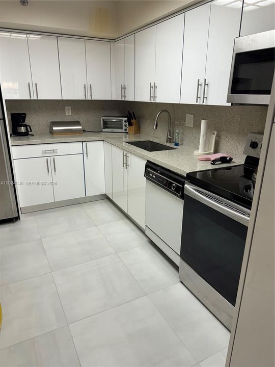 For Sale: $420,000 (2 beds, 2 baths, 1150 Square Feet)