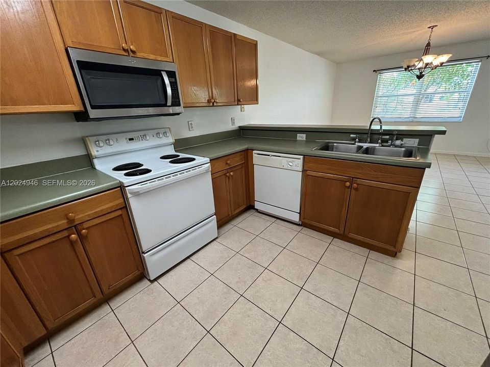 For Rent: $3,600 (3 beds, 2 baths, 1815 Square Feet)