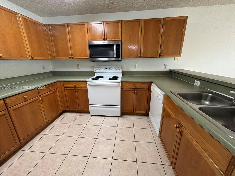 For Rent: $3,600 (3 beds, 2 baths, 1815 Square Feet)