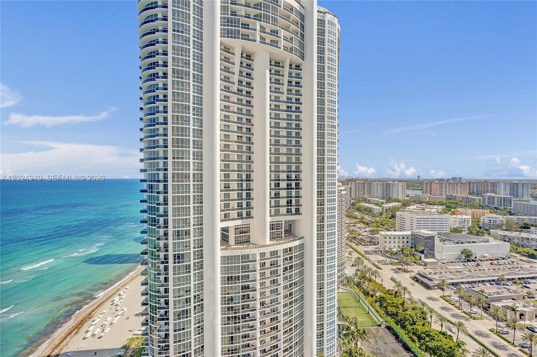 For Sale: $1,249,000 (2 beds, 2 baths, 1577 Square Feet)