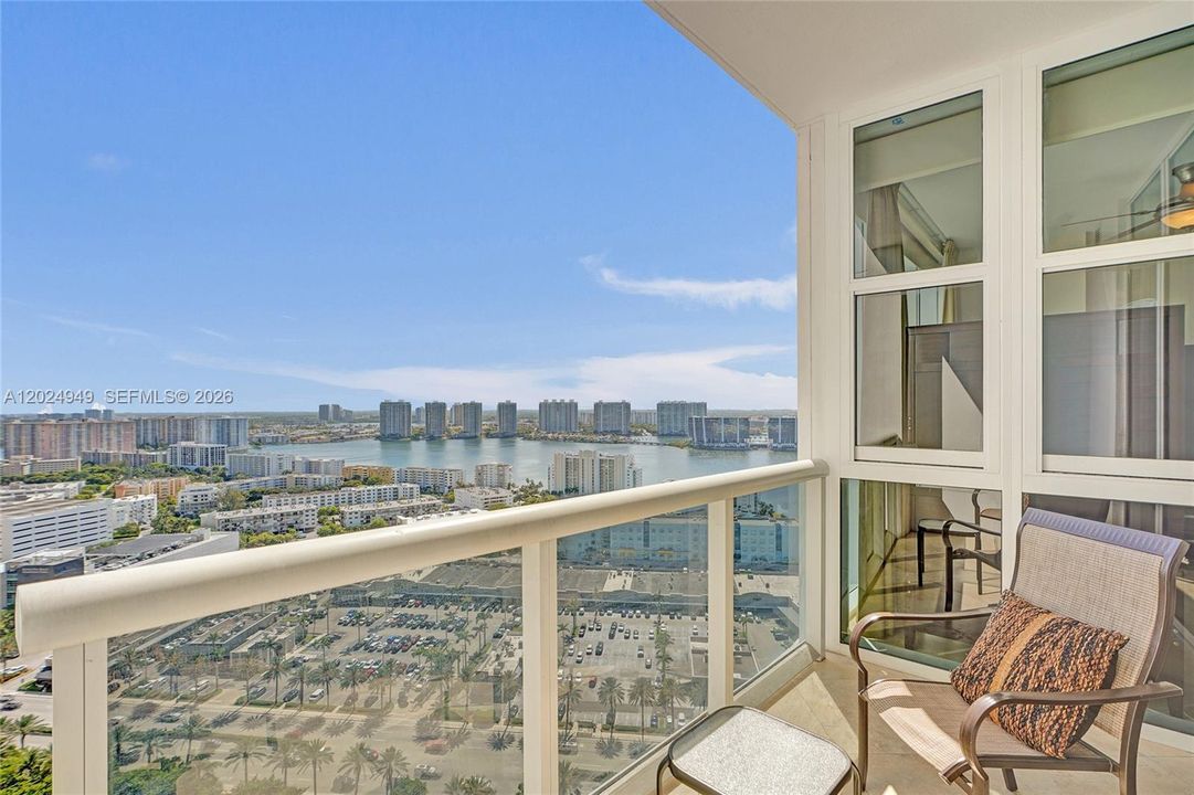 For Sale: $1,249,000 (2 beds, 2 baths, 1577 Square Feet)