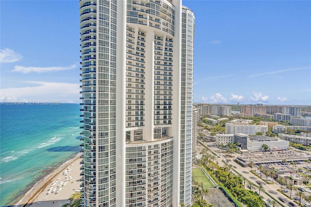 For Sale: $1,249,000 (2 beds, 2 baths, 1577 Square Feet)