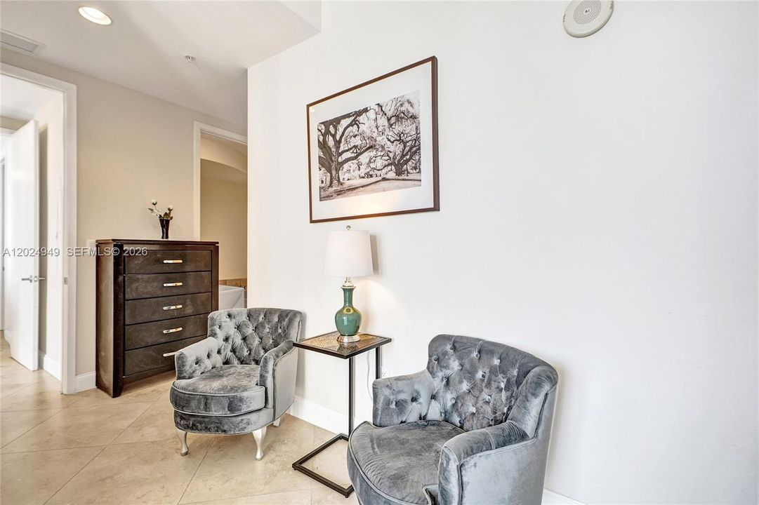 For Sale: $1,249,000 (2 beds, 2 baths, 1577 Square Feet)