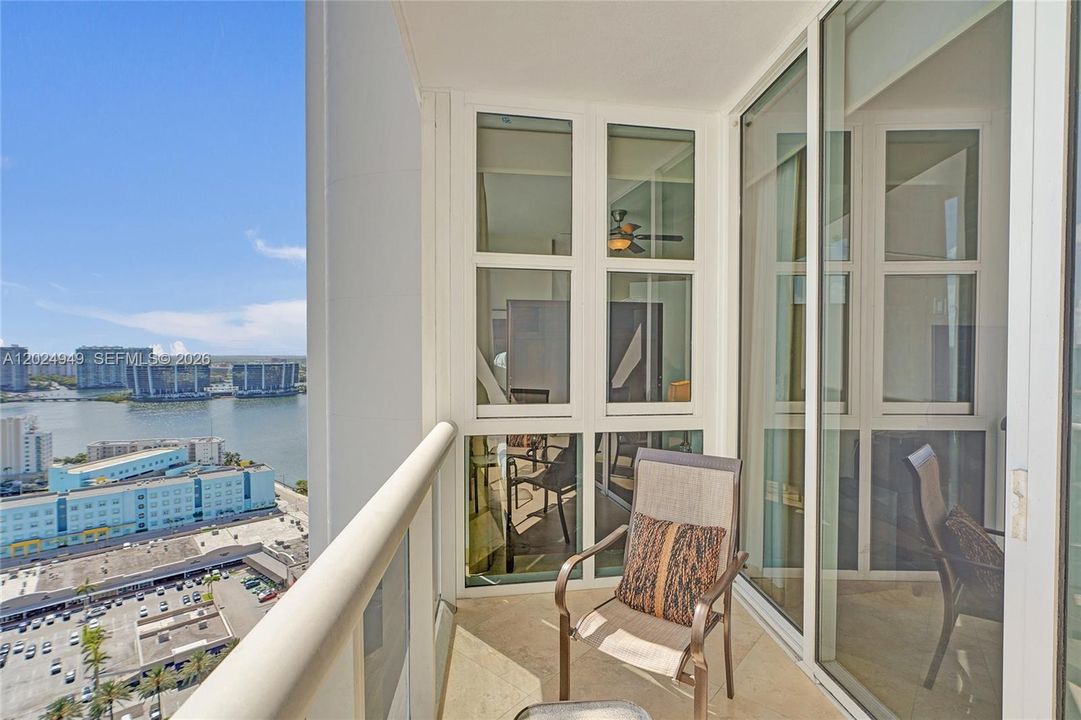 For Sale: $1,249,000 (2 beds, 2 baths, 1577 Square Feet)