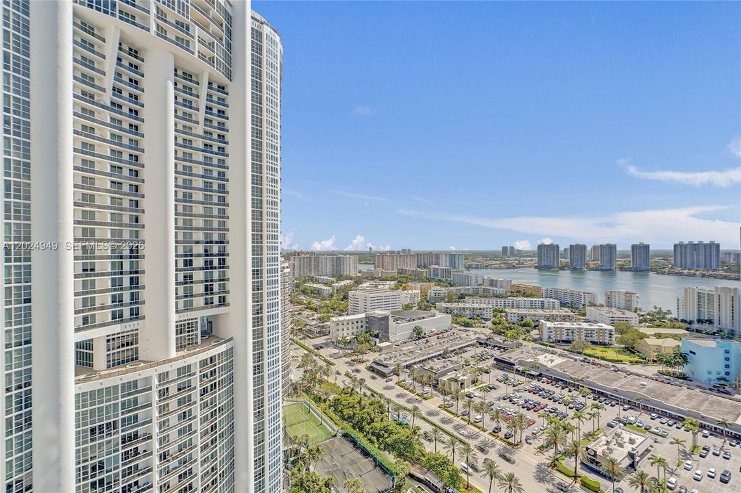 For Sale: $1,249,000 (2 beds, 2 baths, 1577 Square Feet)