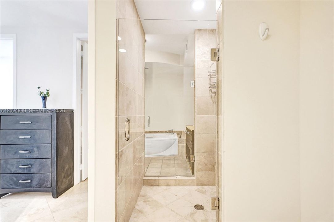 For Sale: $1,249,000 (2 beds, 2 baths, 1577 Square Feet)