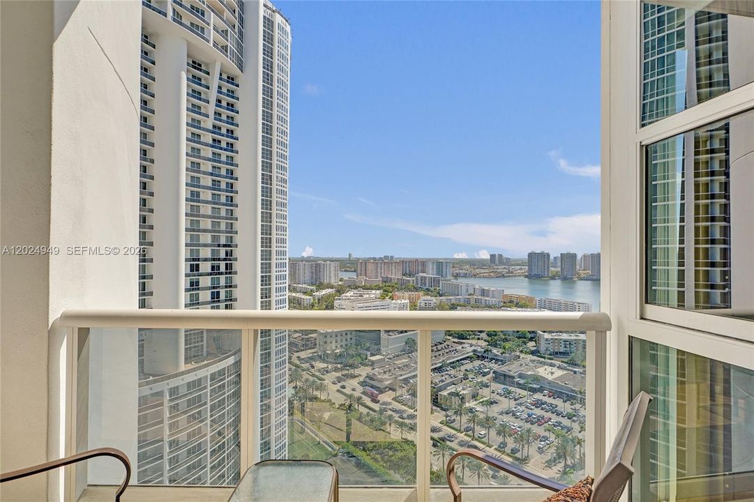 For Sale: $1,249,000 (2 beds, 2 baths, 1577 Square Feet)