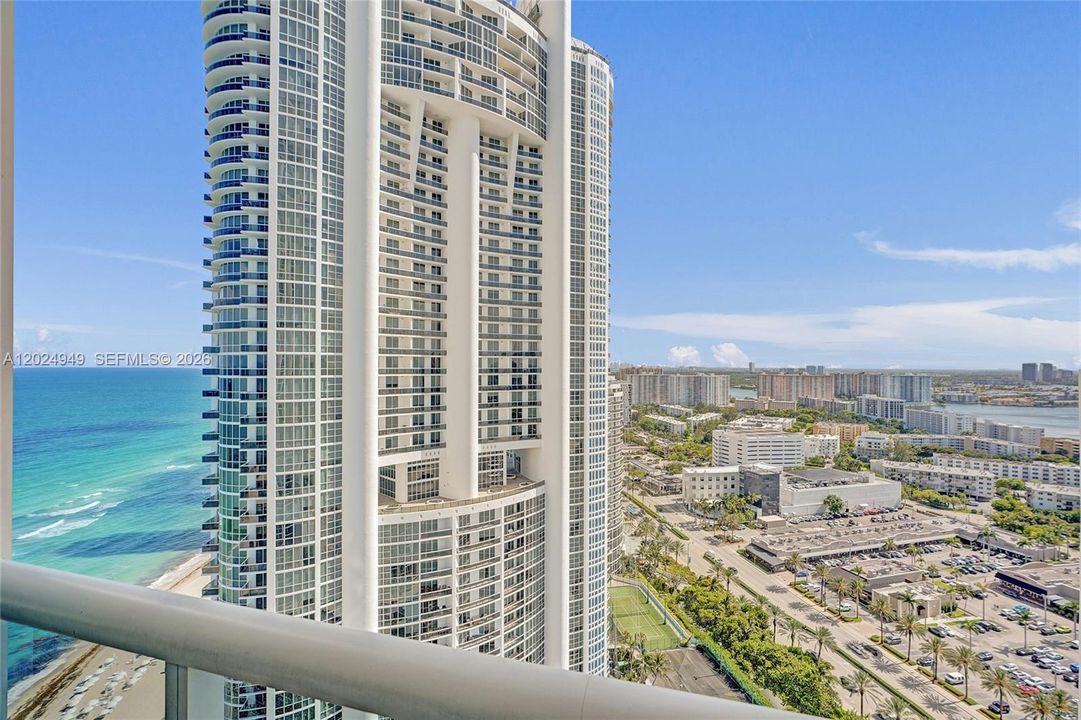 For Sale: $1,249,000 (2 beds, 2 baths, 1577 Square Feet)