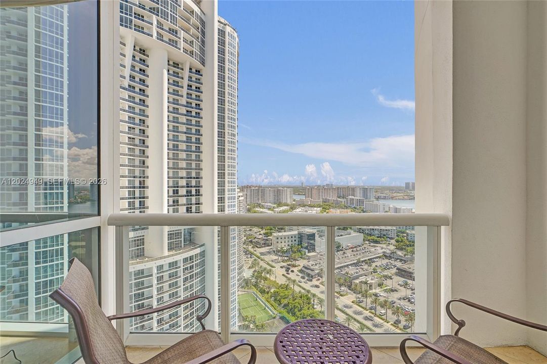 For Sale: $1,249,000 (2 beds, 2 baths, 1577 Square Feet)