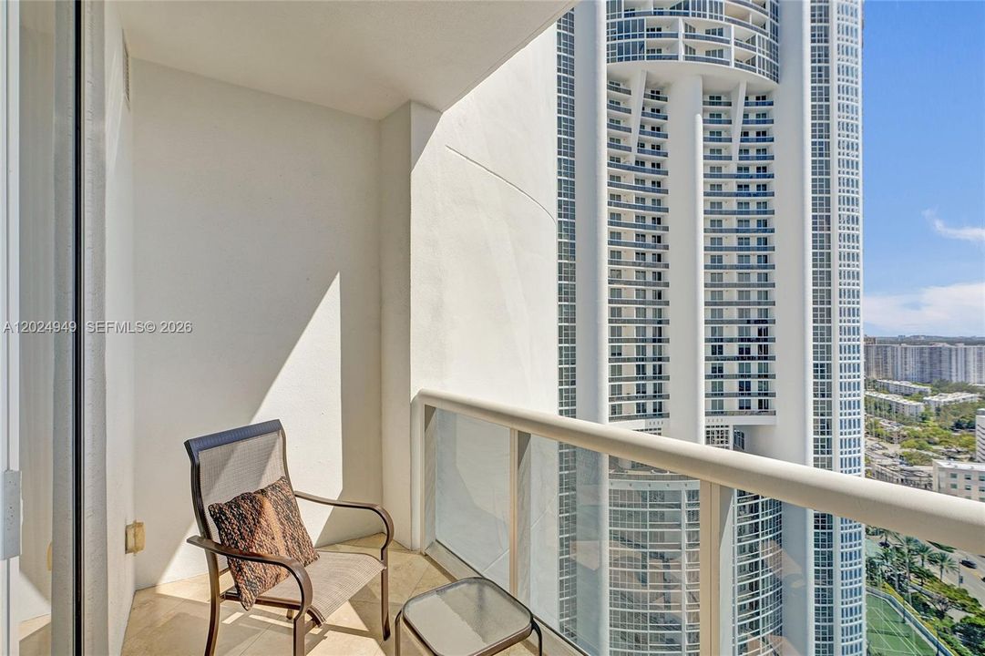 For Sale: $1,249,000 (2 beds, 2 baths, 1577 Square Feet)