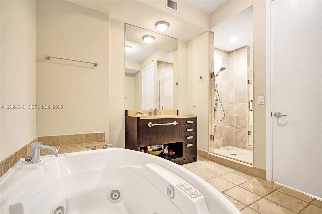 For Sale: $1,249,000 (2 beds, 2 baths, 1577 Square Feet)