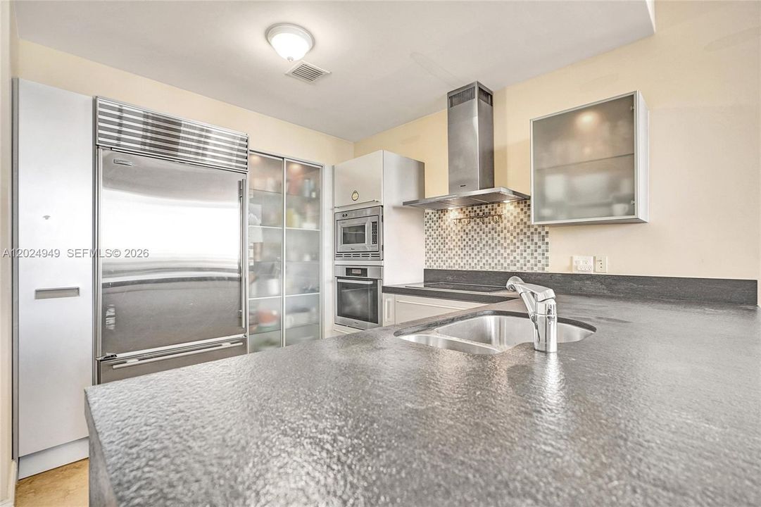 For Sale: $1,249,000 (2 beds, 2 baths, 1577 Square Feet)