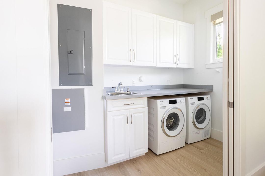 770 NE 6th Street-11