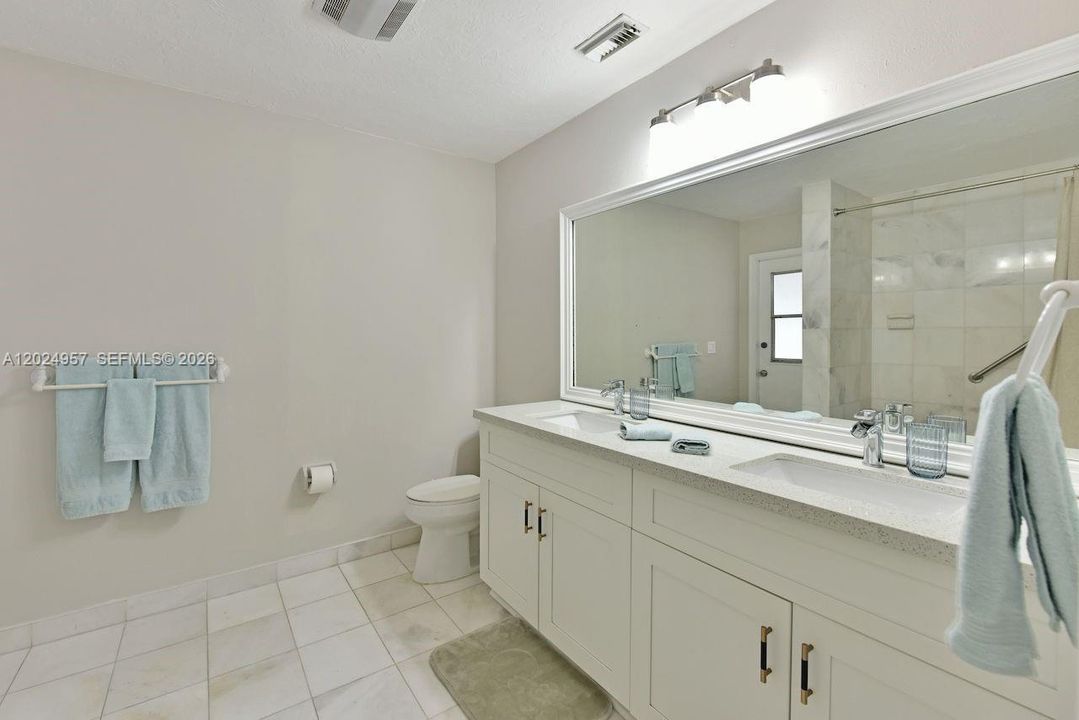 For Sale: $1,490,000 (6 beds, 4 baths, 3377 Square Feet)