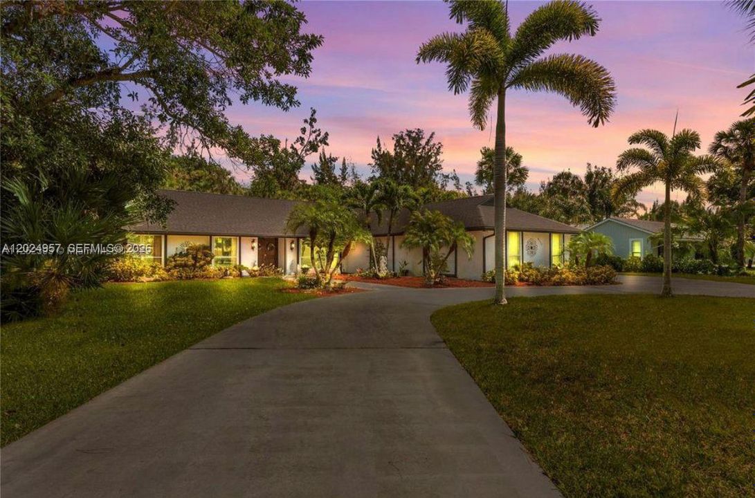 For Sale: $1,490,000 (6 beds, 4 baths, 3377 Square Feet)