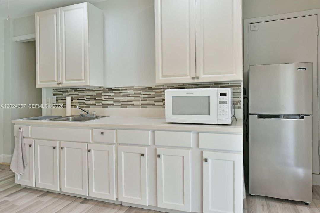 For Sale: $1,490,000 (6 beds, 4 baths, 3377 Square Feet)