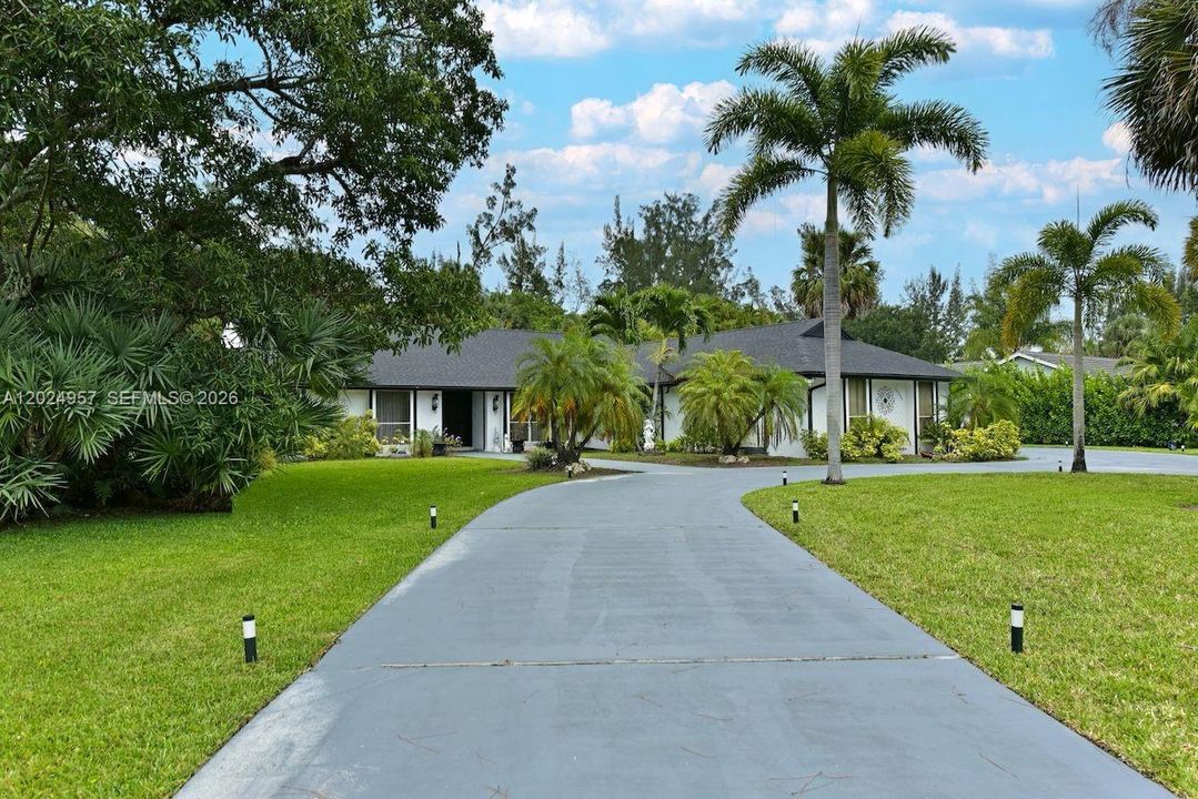 For Sale: $1,490,000 (6 beds, 4 baths, 3377 Square Feet)