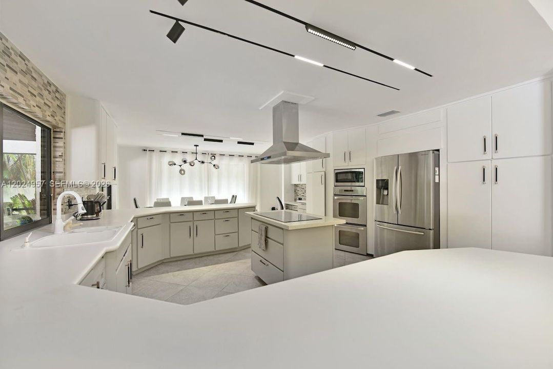 For Sale: $1,490,000 (6 beds, 4 baths, 3377 Square Feet)
