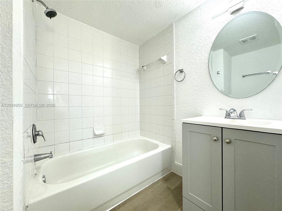 For Rent: $2,600 (3 beds, 2 baths, 1150 Square Feet)