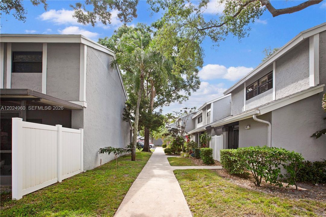 Active With Contract: $350,000 (3 beds, 2 baths, 1640 Square Feet)