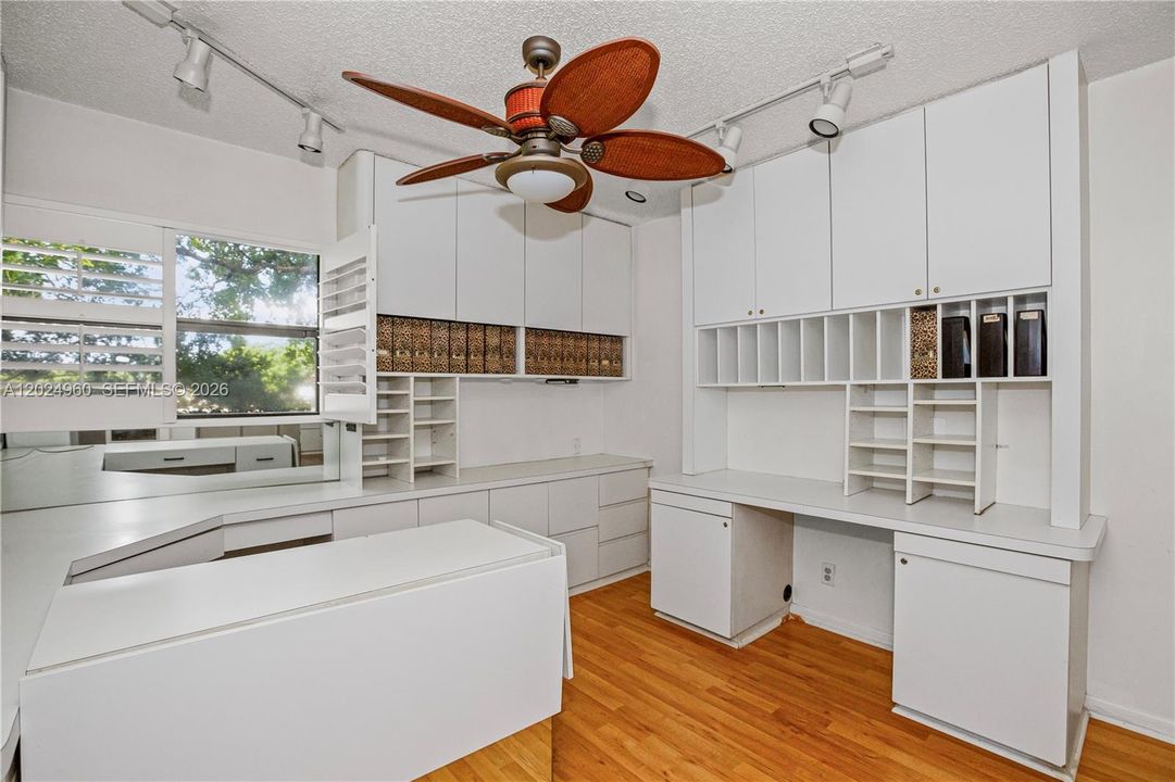 Active With Contract: $350,000 (3 beds, 2 baths, 1640 Square Feet)