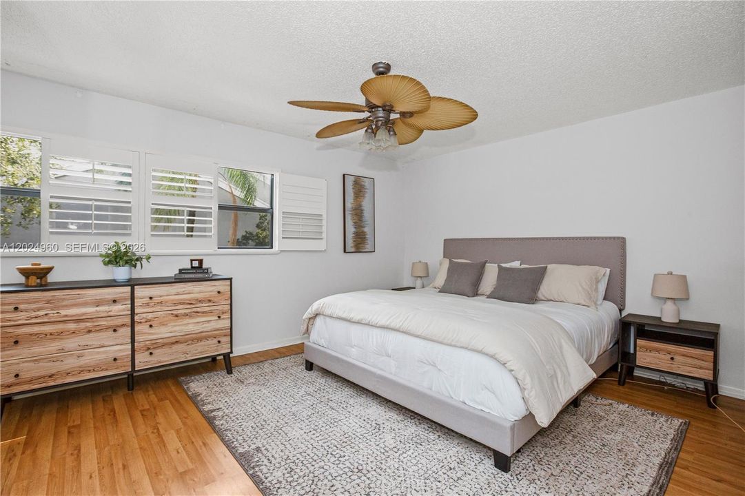 Active With Contract: $350,000 (3 beds, 2 baths, 1640 Square Feet)