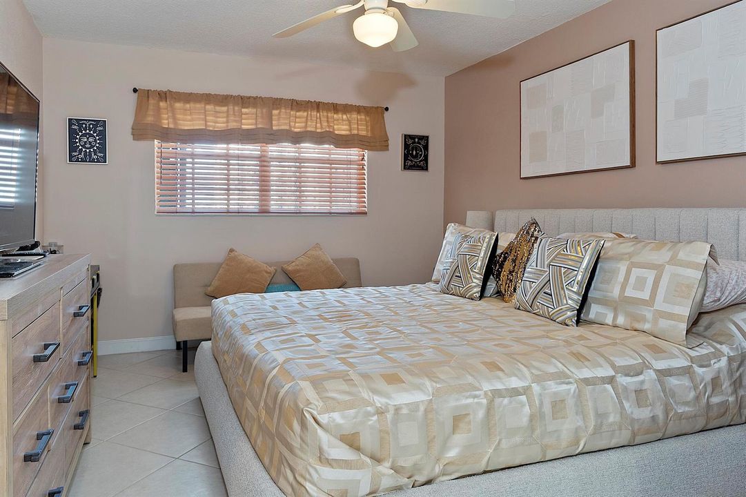 455 Paradise Isels Blvd - #404. -145