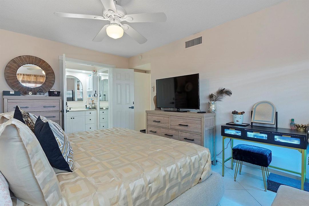 455 Paradise Isels Blvd - #404. -147